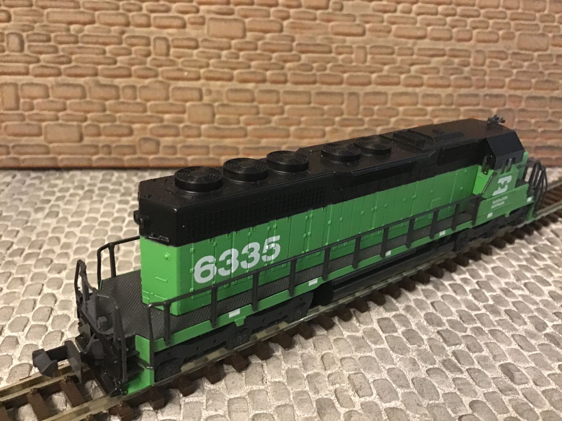 Modellini di ferrovie: Modellbahn Lok Burlington Northern N – Usato da Männedorf venduto da Modell-Spezialisten 1