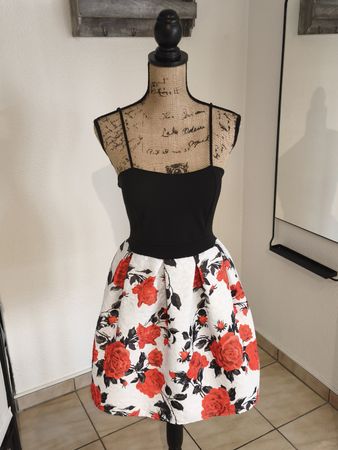 Neuwertiges Sommerkleid mit Rosenmuster, Grösse 36/S