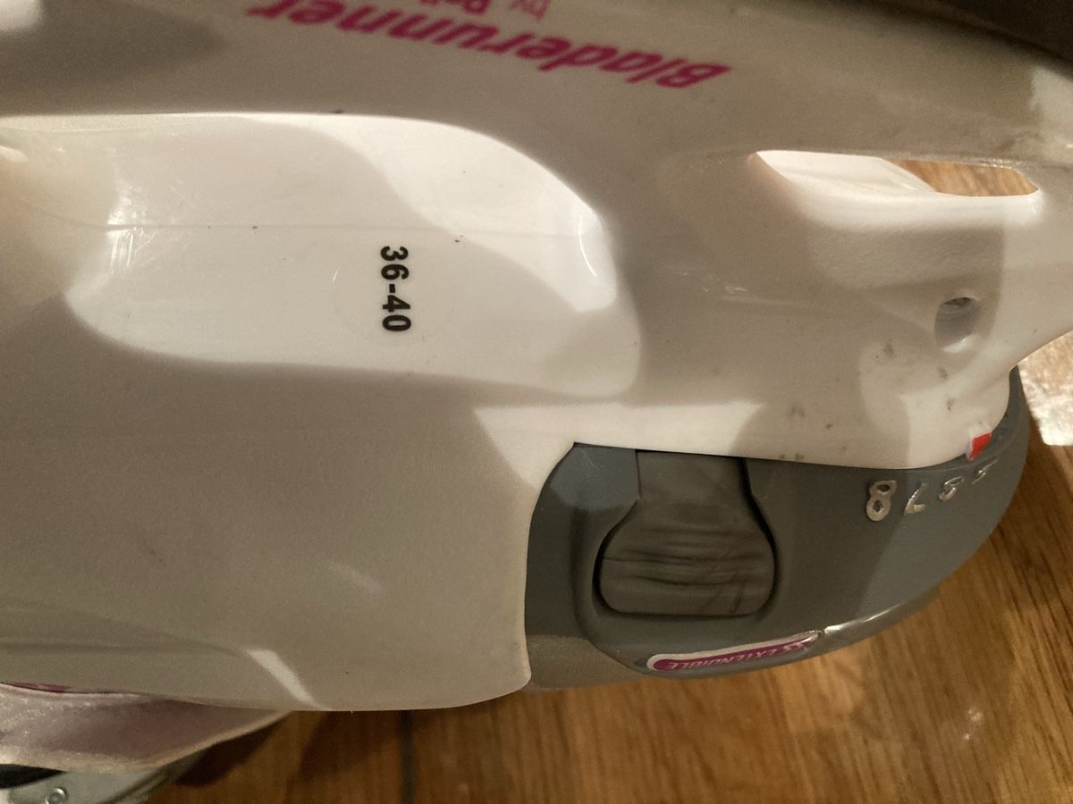Pattini da ghiaccio: Bladerunner Eislaufschuhe, Grössenverstellbar 36-40, – Usato da Mauren venduto da posporus1 2