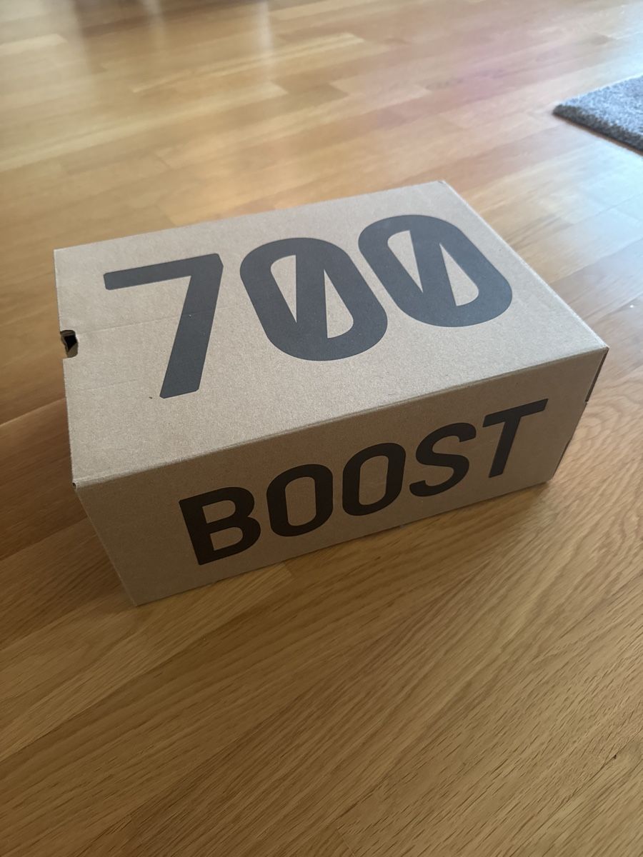 Adidas Herrenschuhe: Adidas Yeezy 700 – Gebraucht aus Marin-Epagnier von Malone22 7