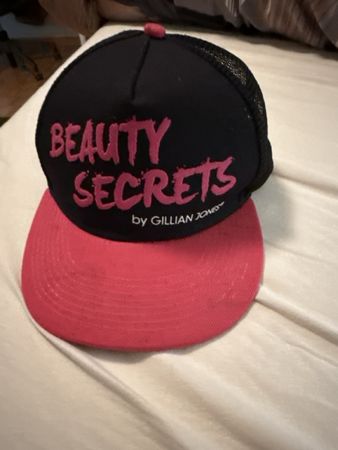 Kappe "Beauty Secrets" schwarz/pink guter Zustand