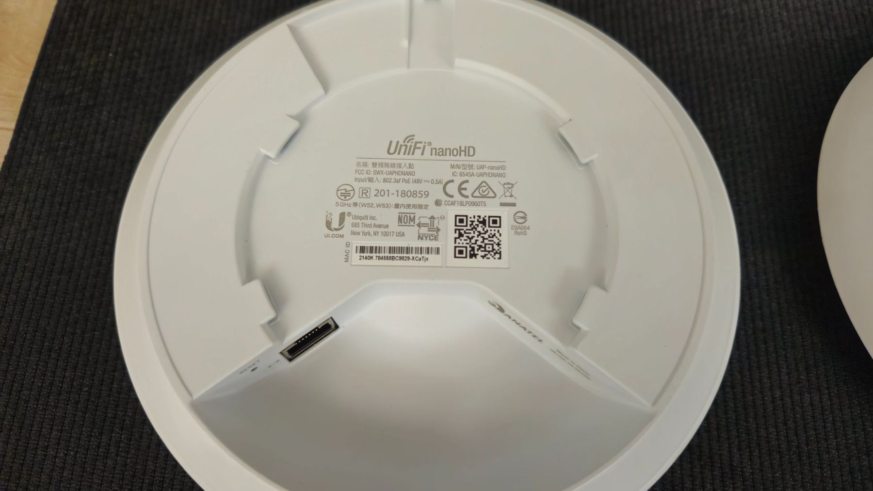 Ubiquiti WiFi: Ubiquiti UniFi WLAN Set - 6 Access Points + Switch + Adapter – Usato da Taverne venduto da farafina72 4