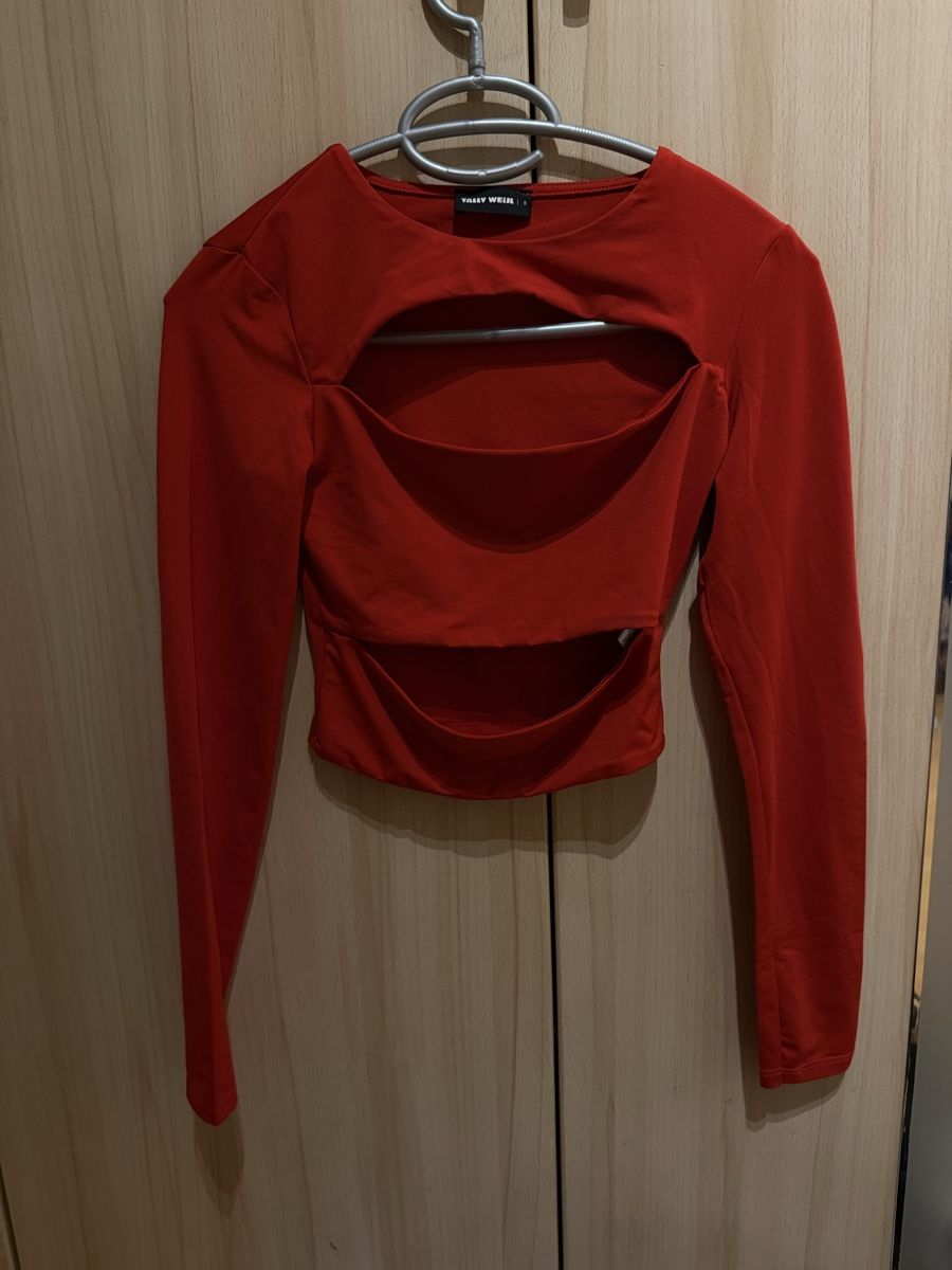 Tally Weijl Tops: Top à manches longues rouge avec découpes – Neu (gemäss Beschreibung) aus Biel/Bienne von ant_h25x