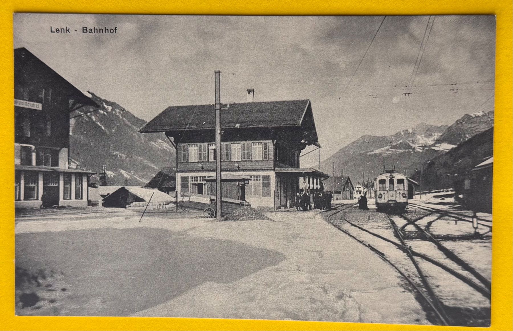 Cartoline postali: Alte Ansichtskarte, Lenk Bahnhof mit Zug im Schnee – Usato da Andwil SG venduto da Ariisa1234