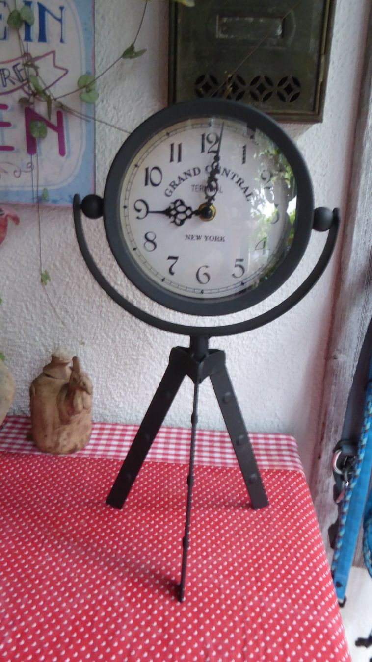 Uhren: Vintage Uhr auf Stativ Beinen – Gebraucht aus Sargans von Benziner