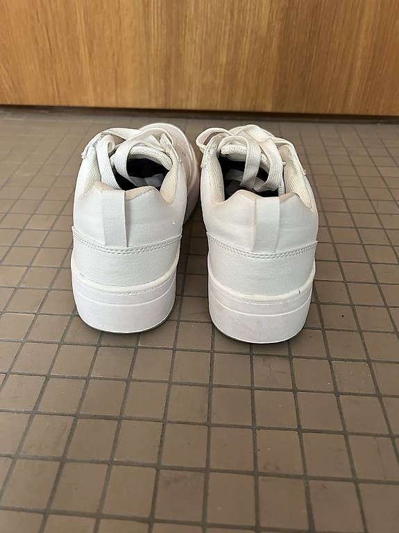 Pull&Bear Scarpe da donna: weisse Schuhe – Usato da Gais venduto da T_iziana 3