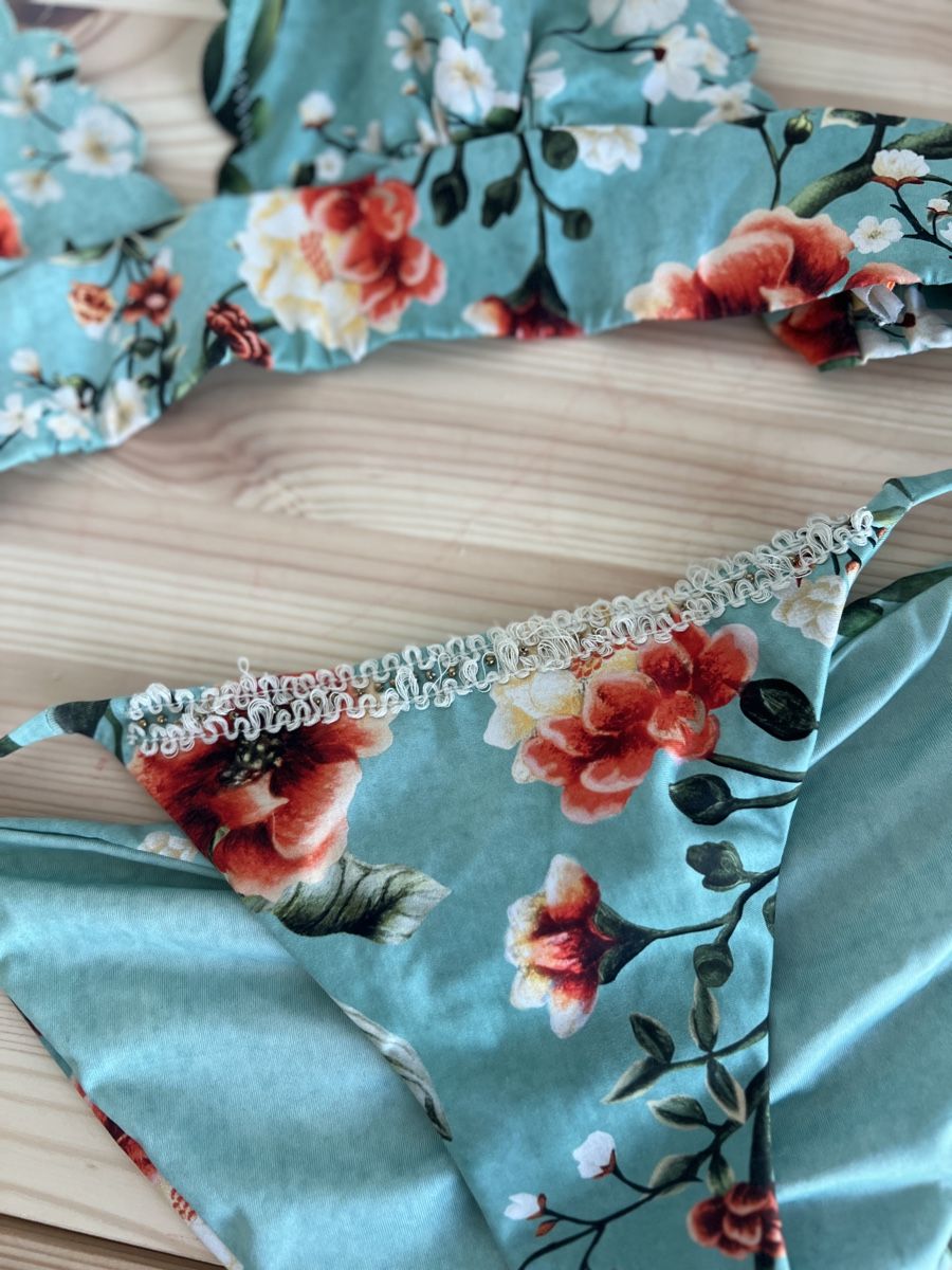 Costumi da bagno & Bikini: Agua bendita floral bikini- size M – Usato da Zug venduto da Marigabrielle 1