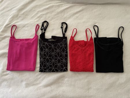 4 Damen Tops Grösse S verschiedene Farben guter Zustand