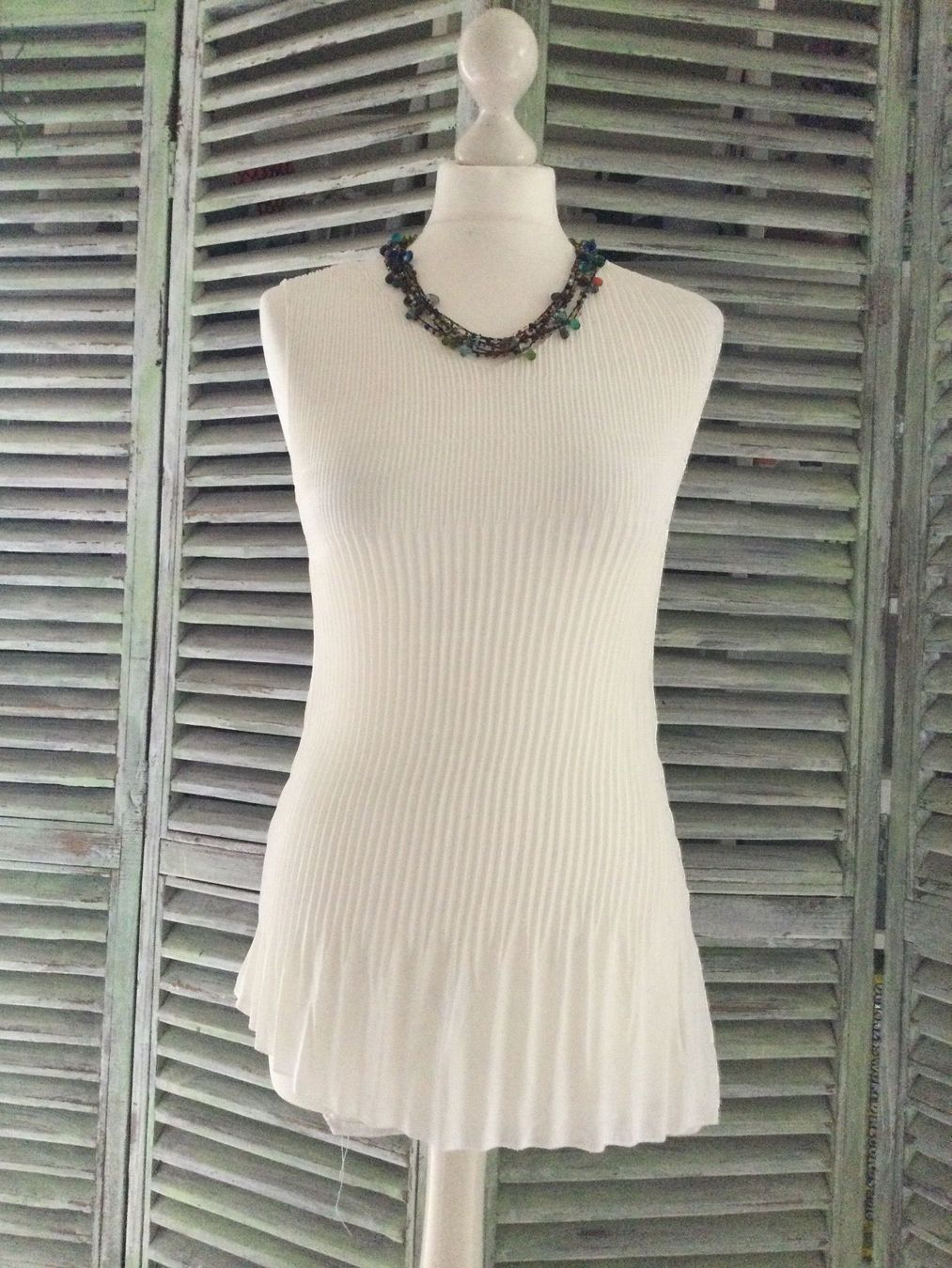 Top: Top blanc asymétrique, taille M, NEUF – Nuovo e nell'imballaggio originale da Agiez venduto da chouchanelle 4