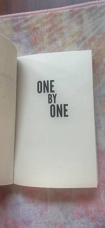 Libri: One by One, Freida McFadden – Usato da Bellinzona venduto da nan_89sf 2
