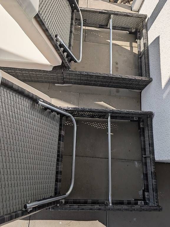 Chaises longues: Liegestühle und Tisch – D'occasion à Bettwiesen par lala8 3
