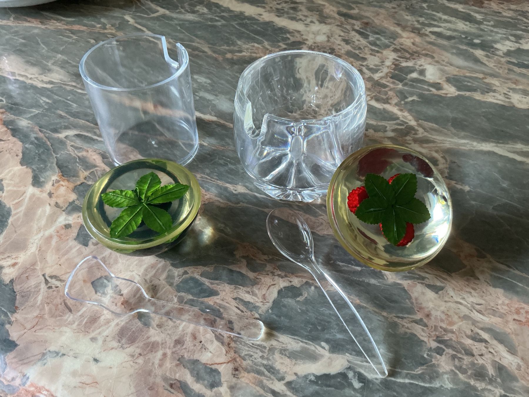 Contenitori & Simili: LOT 2 petits récipients originaux + cuillères – Usato da Le Lignon venduto da Gwen77 1
