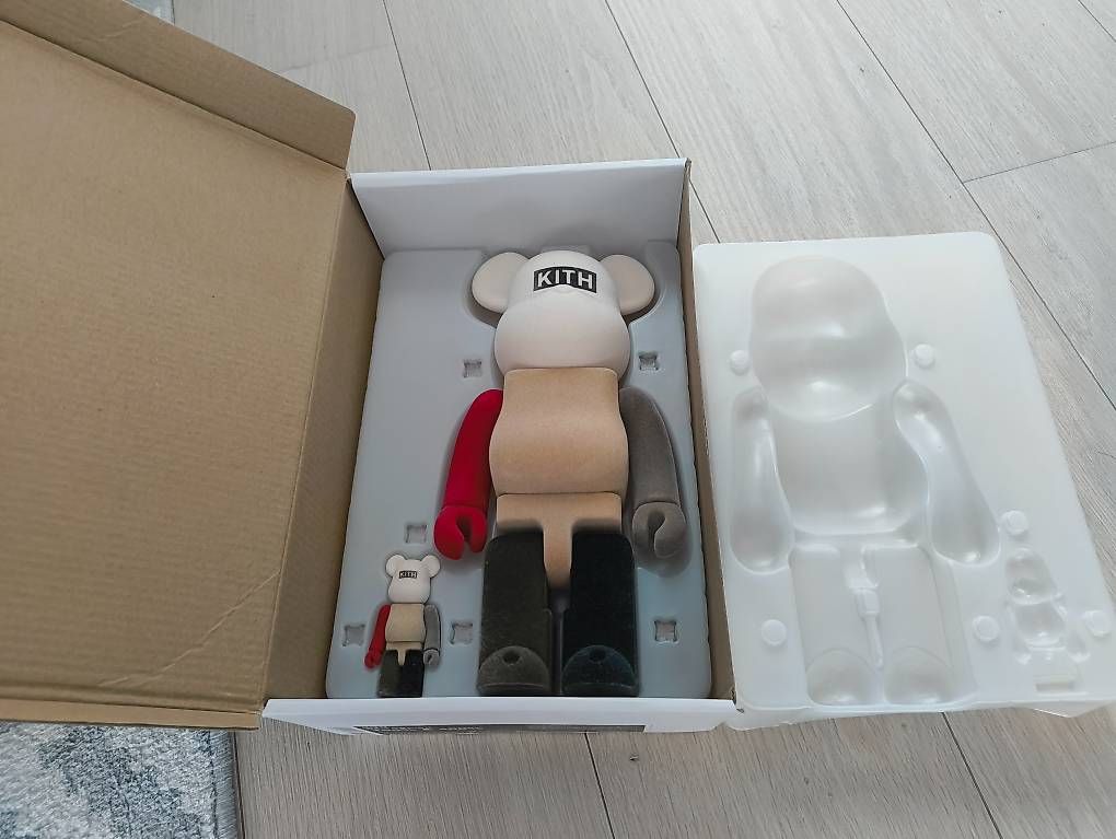 Statuette: Bearbrick x Kith Flocked 100% & 400% Set – Usato da Luzern venduto da Pokepas 2