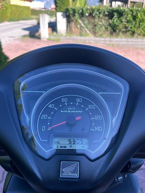 Scooters: Honda Vision 110 – D'occasion à Vétroz par Tuyen_ 3