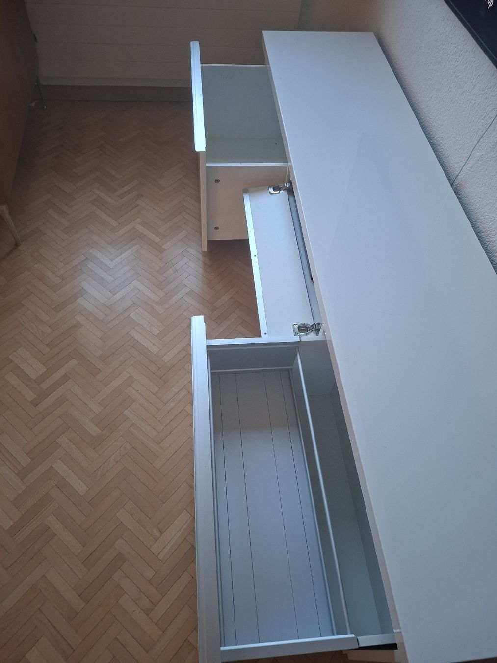 Mobili TV: Weisses Sideboard mit Schubladen – Usato da Uitikon Waldegg venduto da MiniCooperS06 2