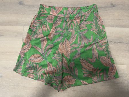Shorts grün/pink Only XS neu