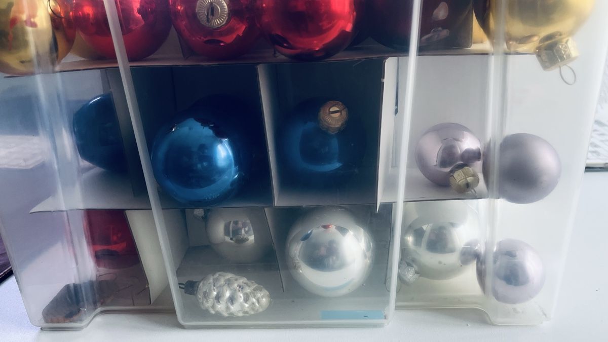Tutte le decorazioni: Diverse Weihnachtskugeln, gross und klein inkl. passende Box – Usato da Winterthur venduto da Simona038 2