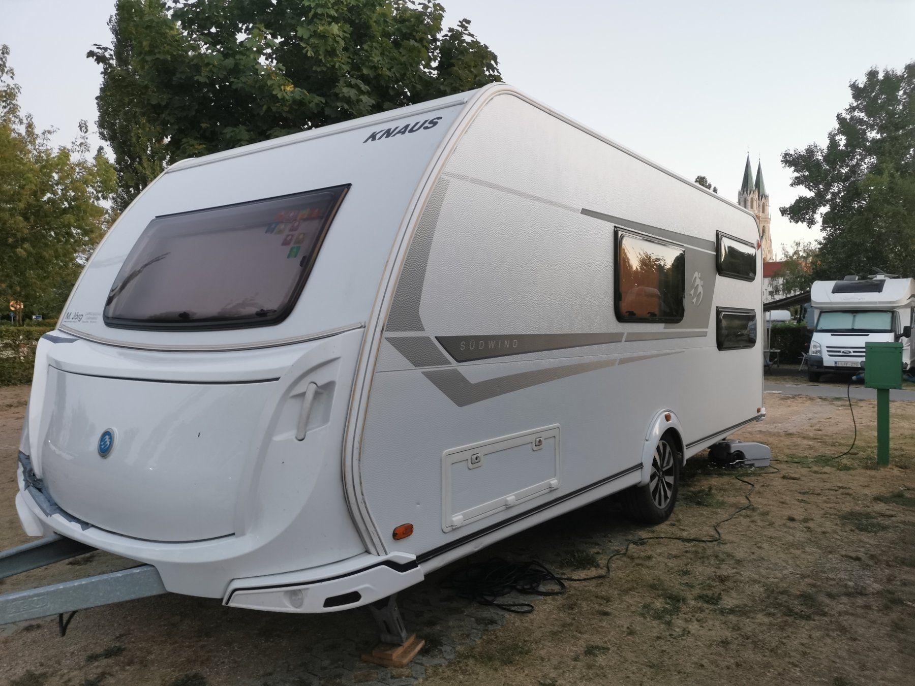 Camping Fahrzeuge: Knaus Südwind 580QS Silver Selection – Gebraucht aus Malix von InkSplotches