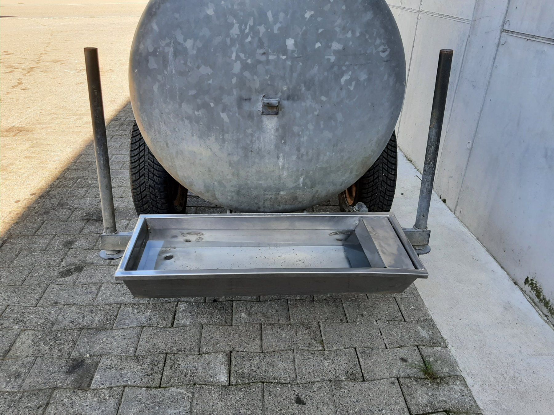Accessori: Tränkefass 950 Liter mit Trog – Usato da Arnegg venduto da Heinz16 2