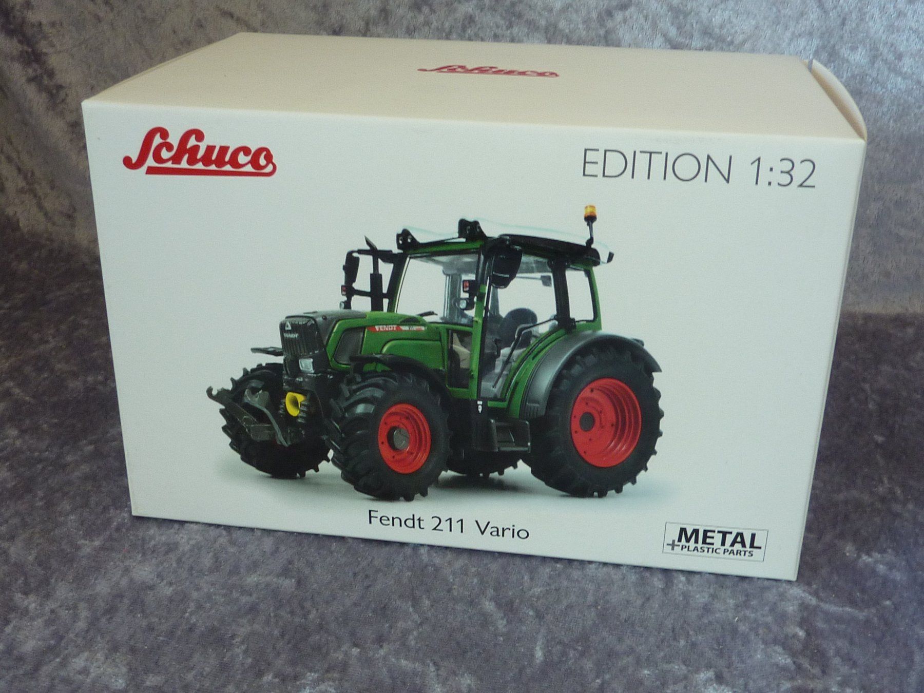 Schuco Modellini d'auto: Traktor Fendt 211 Vario 1:32 – Nuovo (secondo la descrizione) da Dürrenäsch venduto da modellautos4you