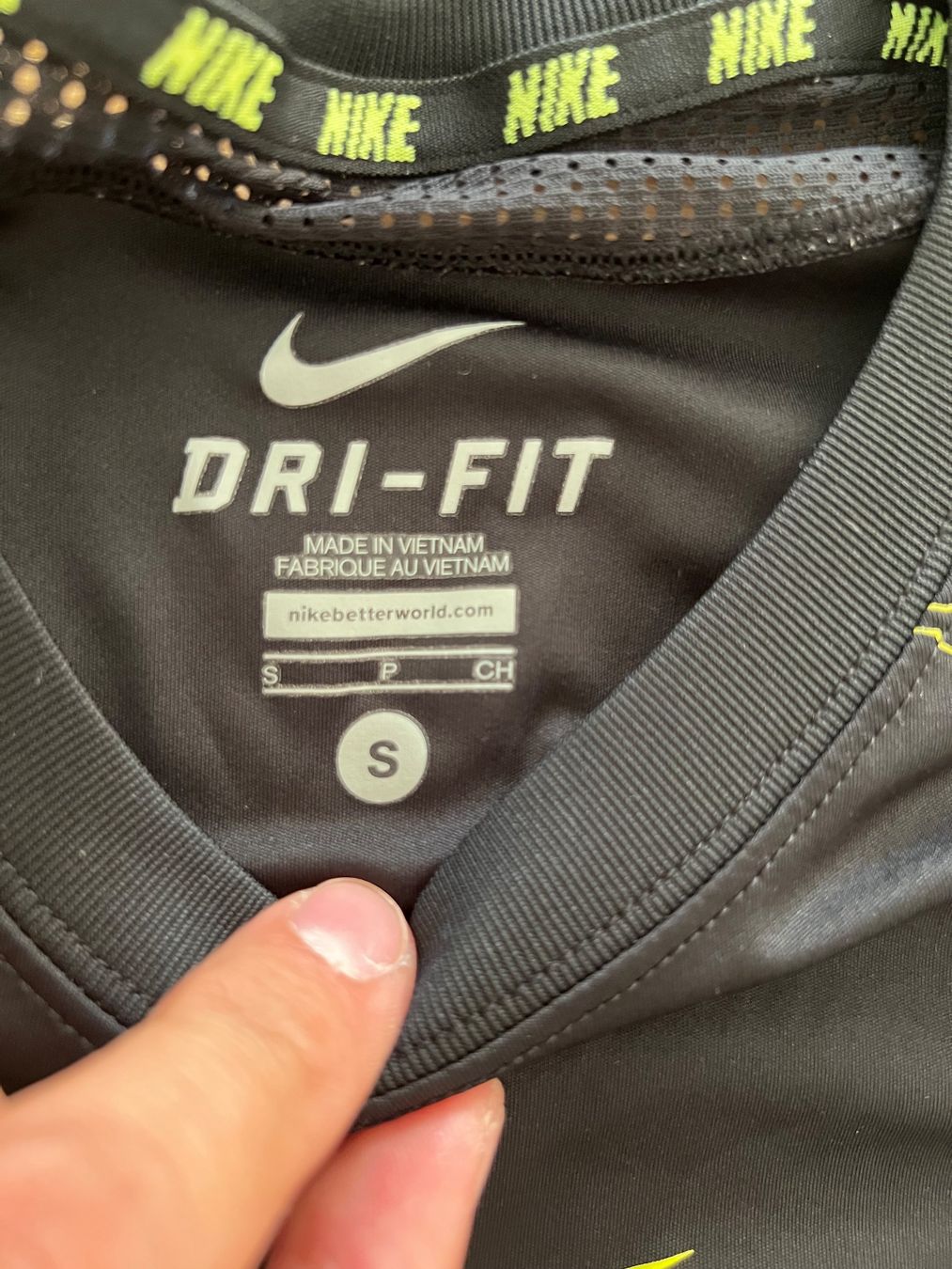 Nike Canottiere & Pantaloni: Nike Trainings Shirt in Grösse S – Usato da Oberwil-Lieli venduto da Jo-Ke 1