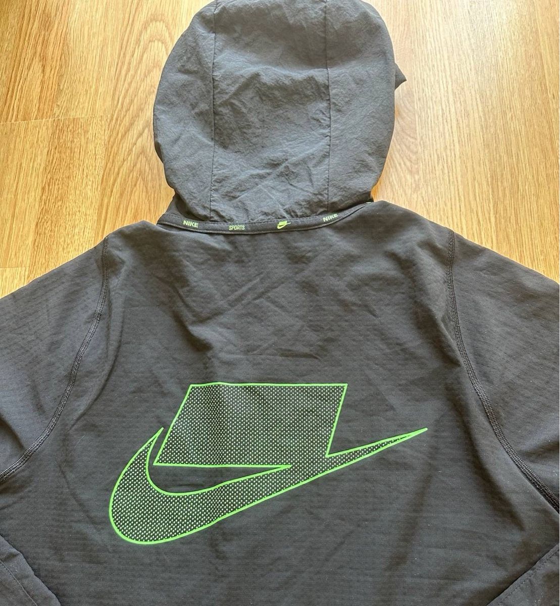 Nike Jacken: Nike Jacke  – Gebraucht aus Pfäffikon ZH von Nataliia. 4