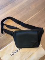 LOUIS VUITTON Takeoff Sling Black Autres Cuirs