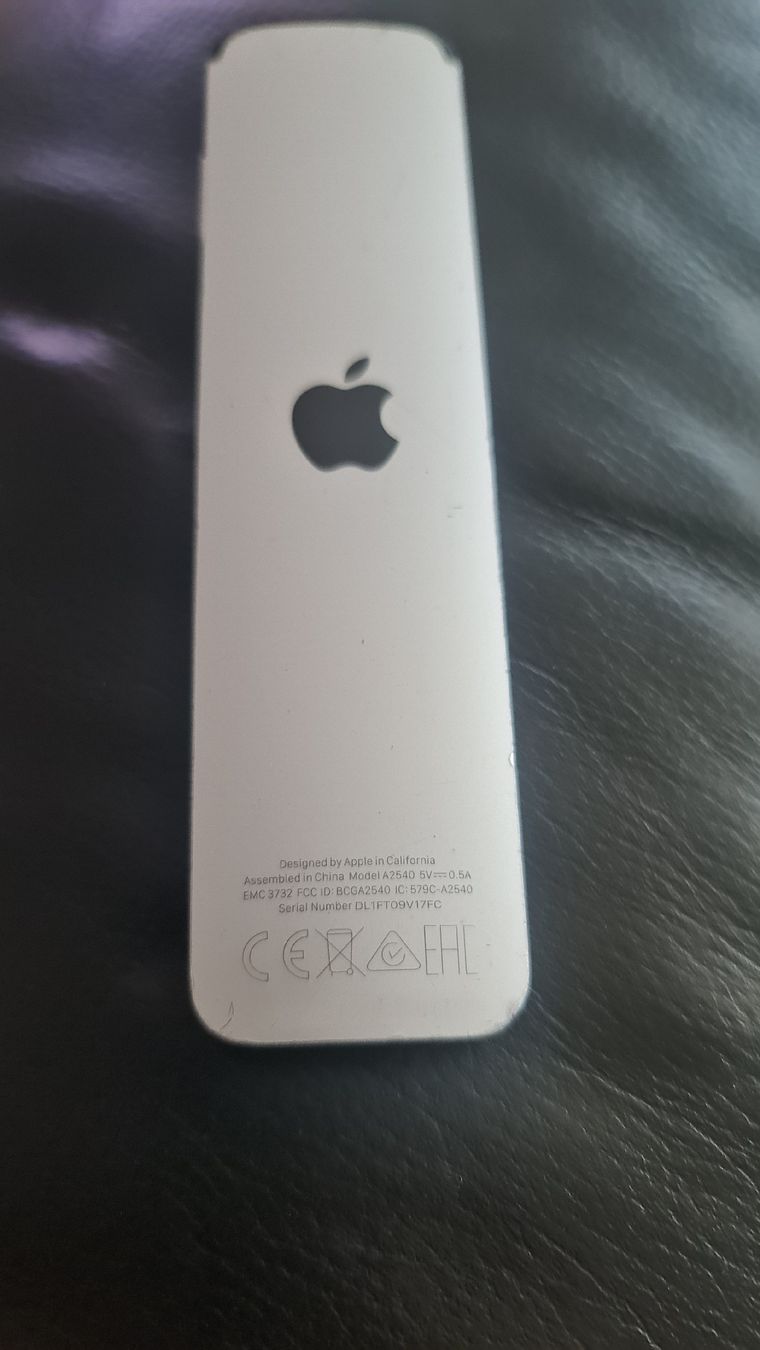 Apple Fernbedienungen: Apple Remote Fernbedienung Original – Defekt aus Basel von saul.goodman 1