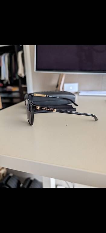 Versace Occhiali & Lenti: Sonnenbrille Versace - kaum getragen – Usato da Gunzwil venduto da iy61 1