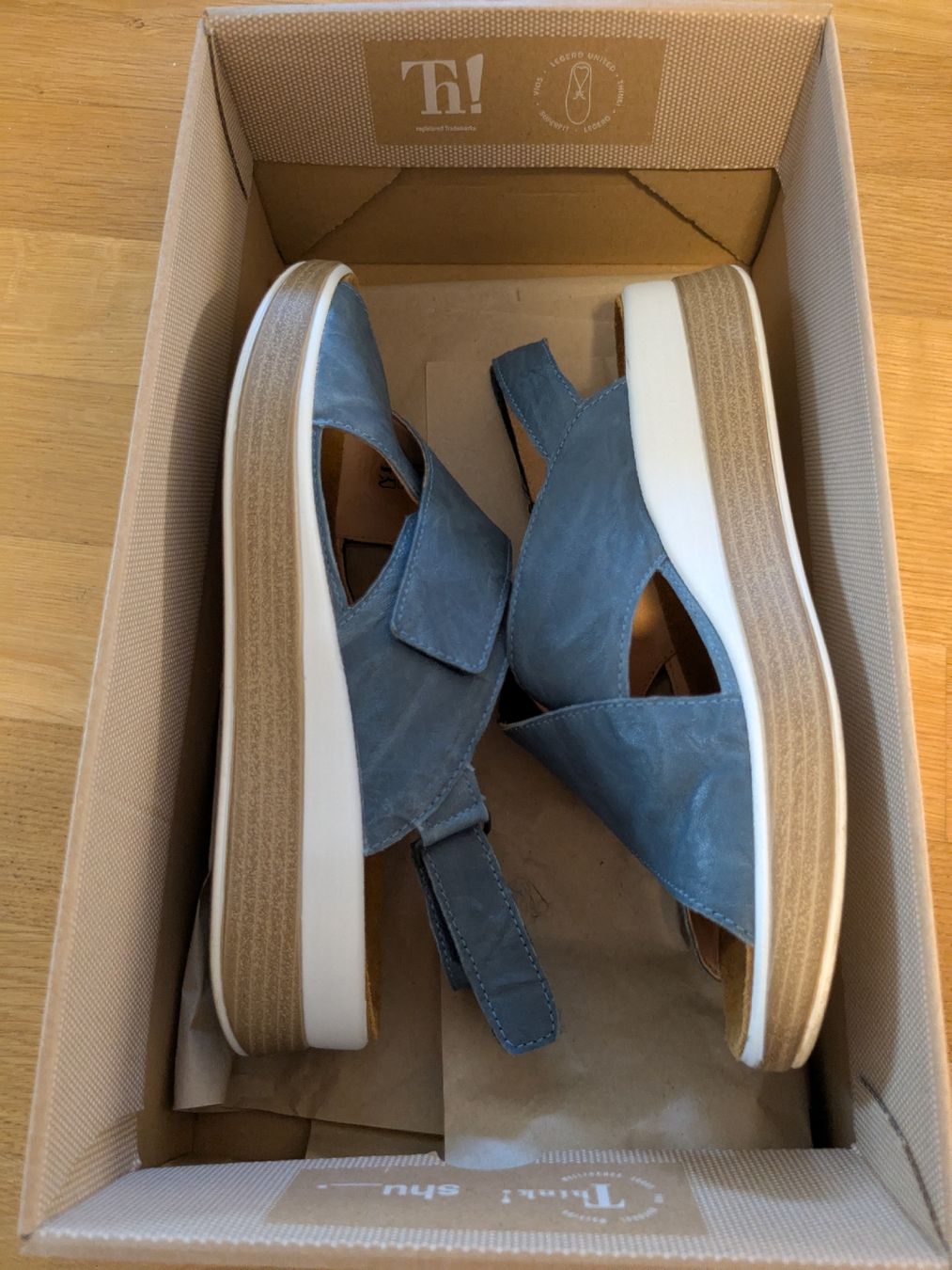 Think Scarpe da donna: Think Sandalen Gr38 – Nuovo (secondo la descrizione) da Wettingen venduto da wettingen23 1