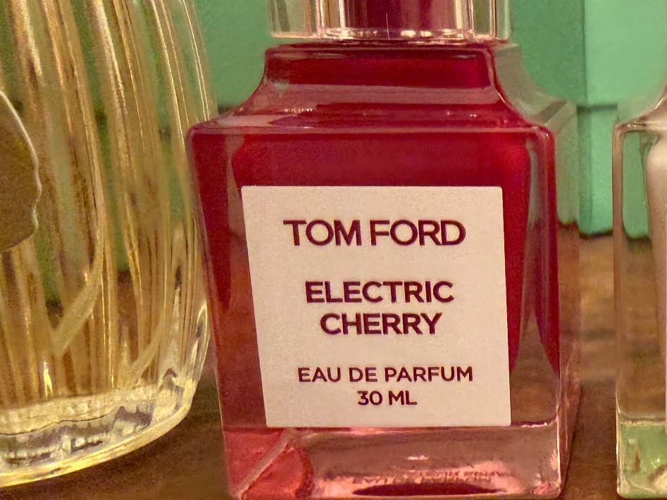 Tom Ford Profumi & Eau de Toilette: Tom Ford Electric Cherry Eau de Parfum 30 ml – Nuovo (secondo la descrizione) da St-Maurice venduto da Sandrinette123