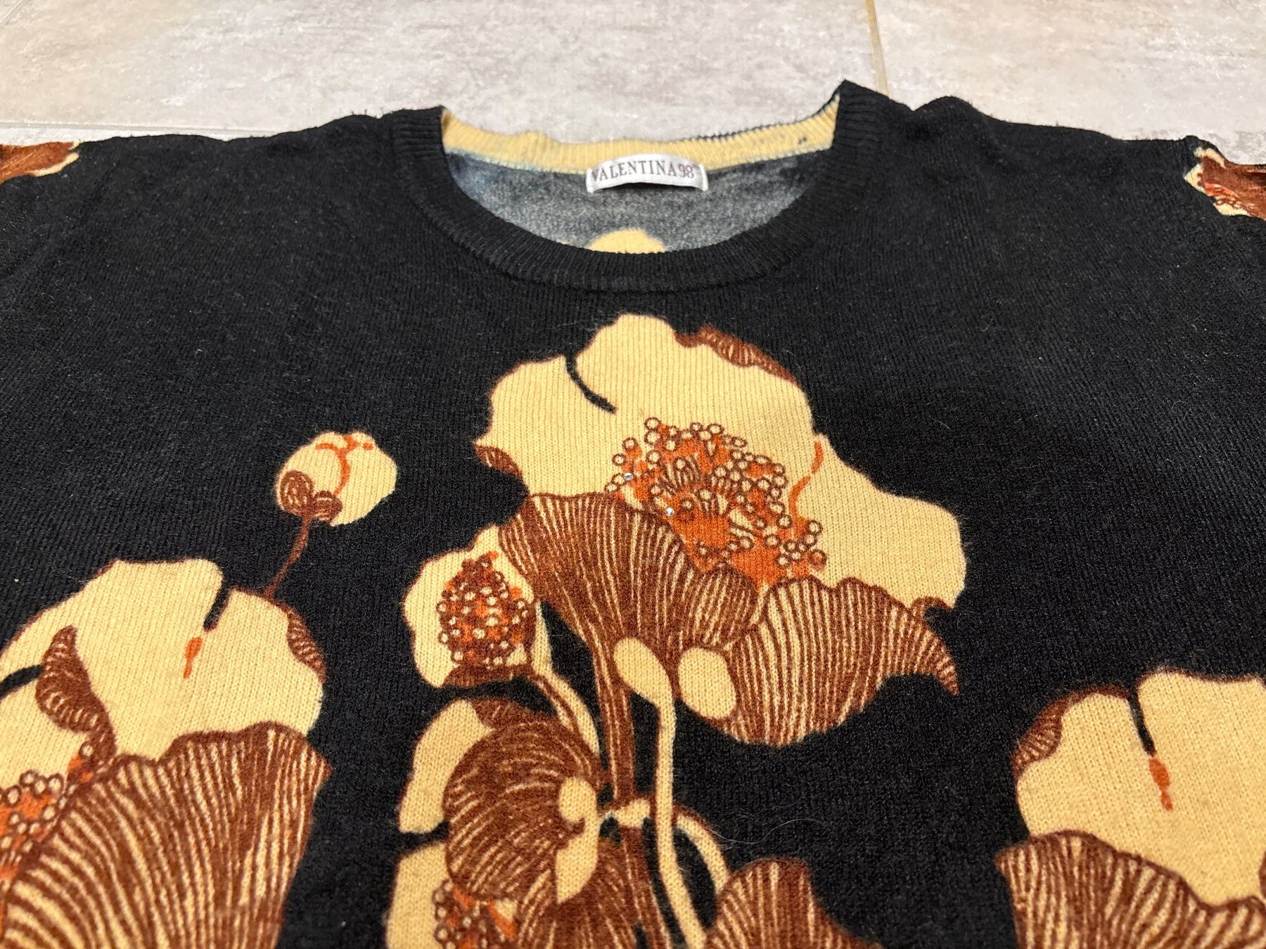 Maglioni & Felpe: Damenpullover schwarz mit Blumenmuster – Usato da Bülach venduto da Jackybabue 1