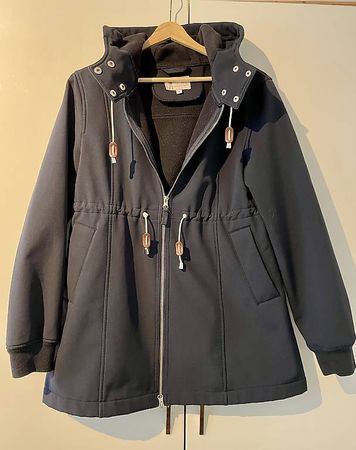 Schwangerschafts- und Tragejacke