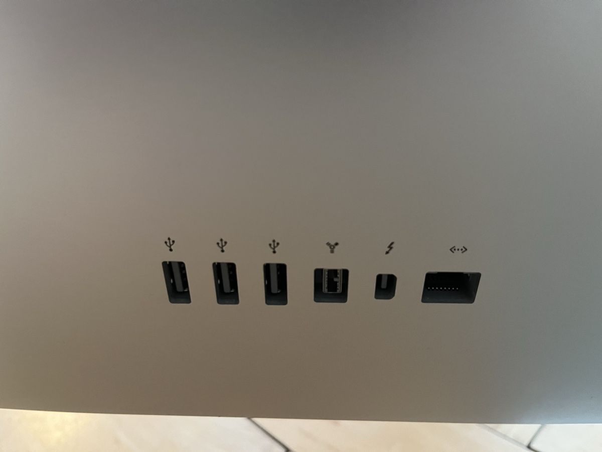 Apple Monitor: Apple Thunderbolt Display – Usato da Zürich venduto da El762 2