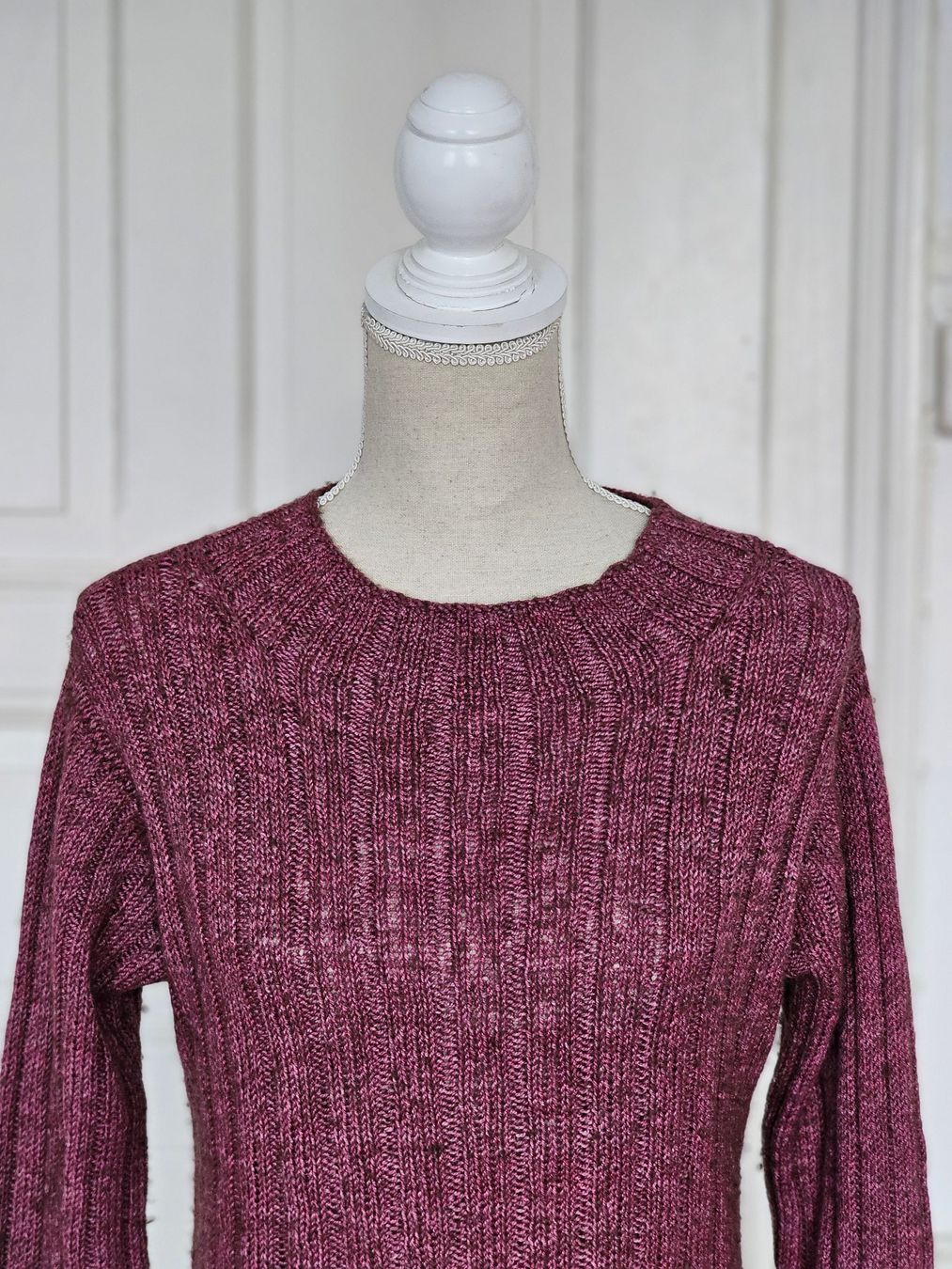 Pullover & Sweatshirts: Pullover Beere gerippt Gr. S-M – Gebraucht aus Ried-Brig von Zzyzx 1
