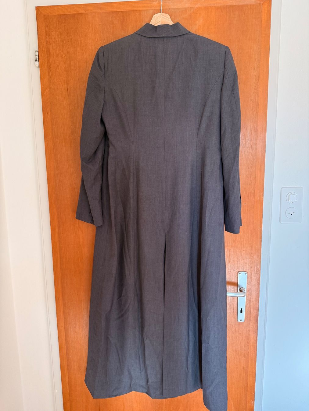 Mäntel: Mantel in Anthrazit/Grau – Gebraucht aus Binningen von lan_w6w9 1