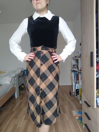 Amisu Skirt, Size 34, Brown Tartan, Autumn Fashion Look!