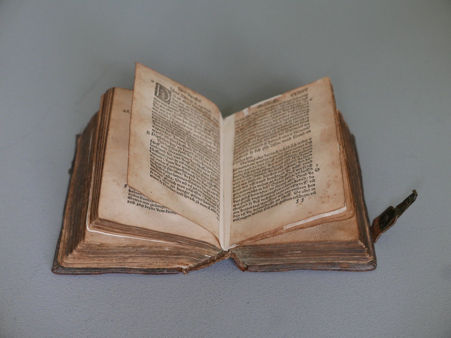 Libri: ANTIKES BUCH NEUES TESTAMENT – Usato da Balgach venduto da Zwischenraum 2