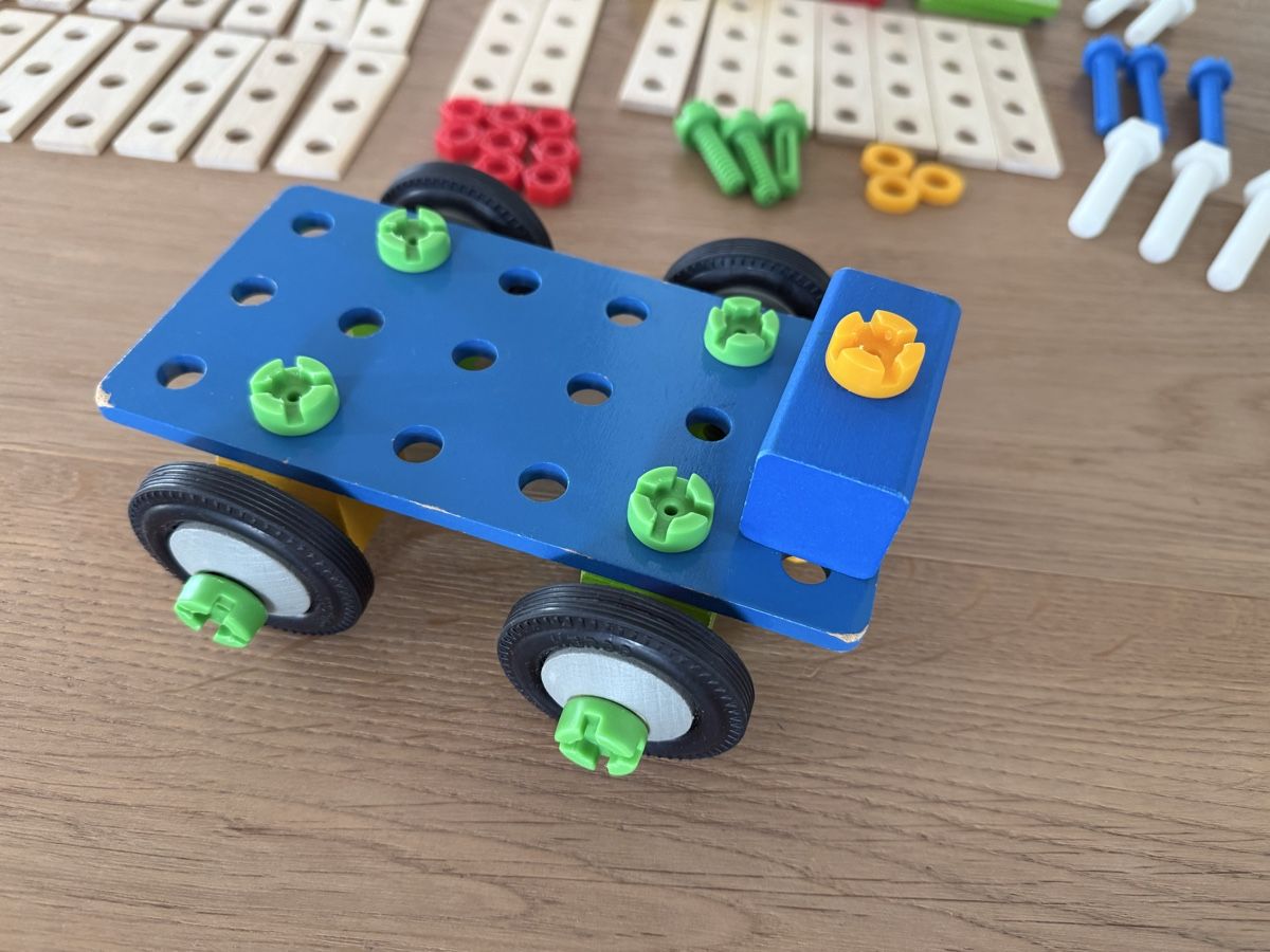 Kit di costruzioni: Holzbauteile Auto – Usato da Wangen b. Olten venduto da Thomiverkauft 1