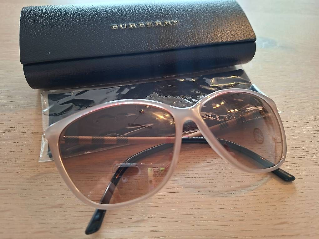 Burberry Occhiali & Lenti: Burberry Sonnenbrille – Usato da Flurlingen venduto da Atea8
