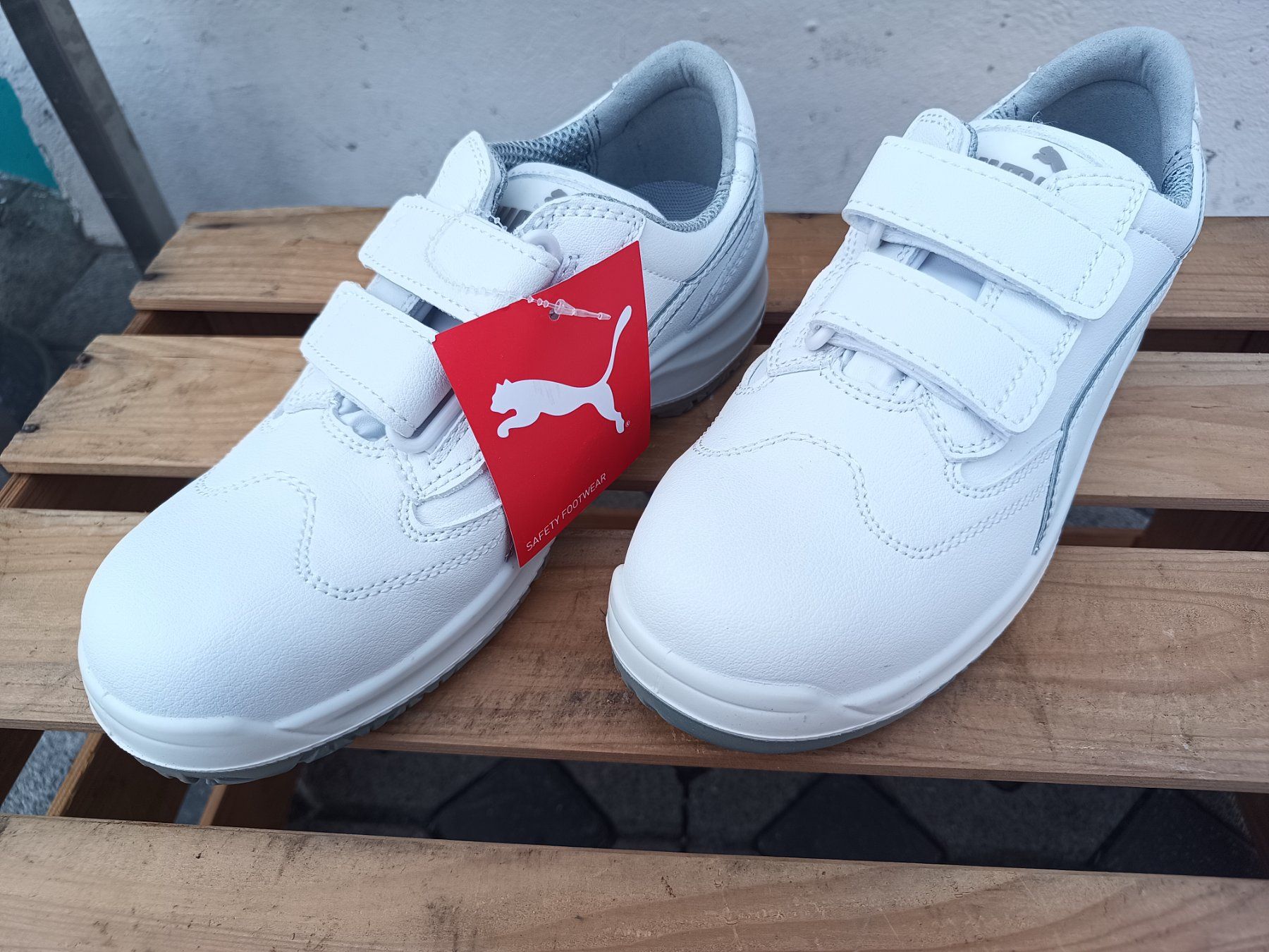 Puma Scarpe da uomo: Puma Sicherheitsschuhe S2 SRC 39 – Nuovo e nell'imballaggio originale da Oberegg venduto da A-Z.Handel.Loehrer
