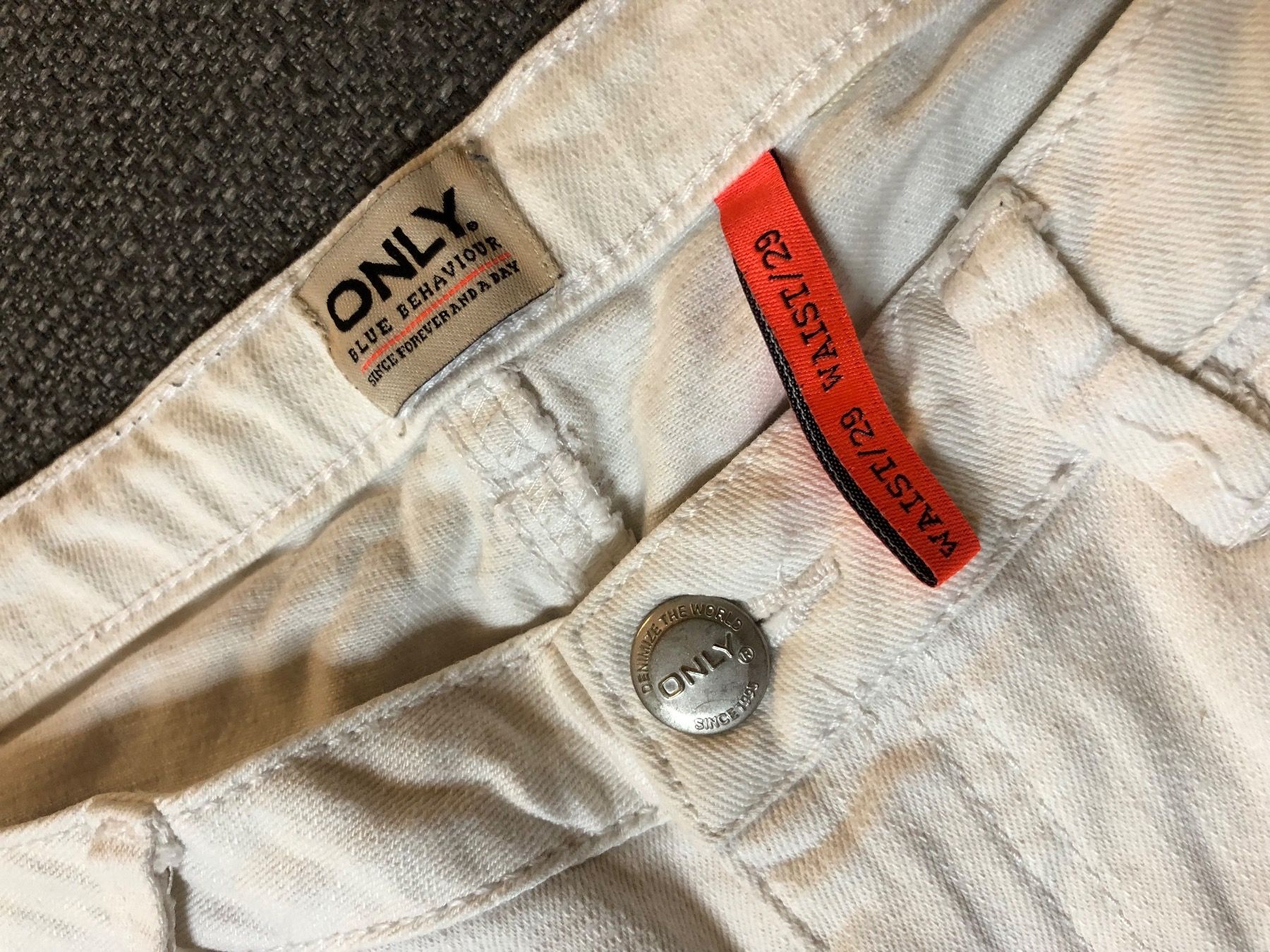 Only Pantaloni: Weiße Sommershort – Usato da Zürich venduto da cha_7n8s 1