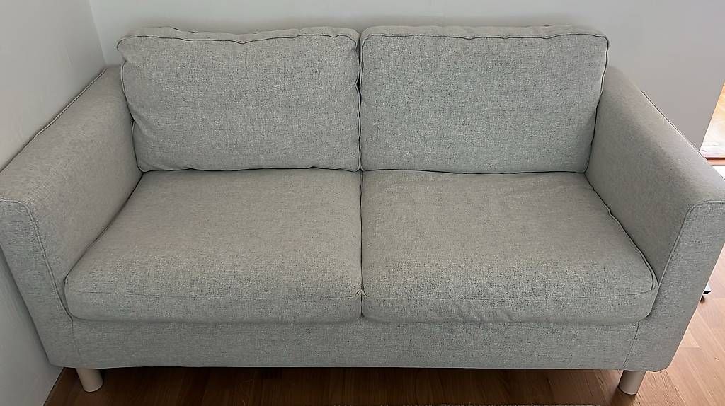 Sofas: Table basse et canapé à l etat neuf. – D'occasion à Petit-lancy par xplod 3