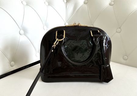Louis Vuitton Alma bb in der Farbe Amarante in Vernis Leder