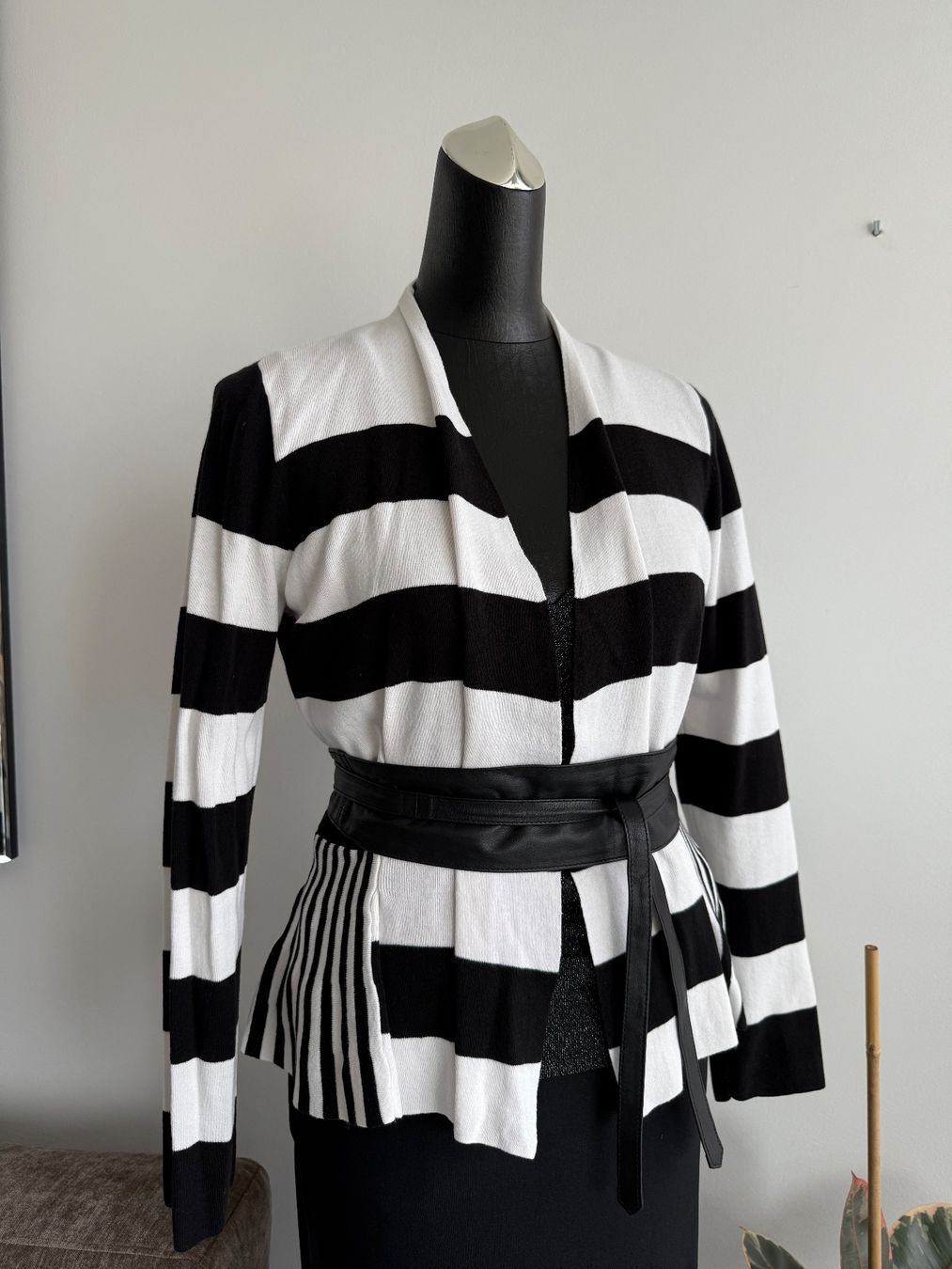 Liu Jo Jacken: Neue Liu Jo Strickjacke Jacke Gr.L – Gebraucht aus Altendorf von RedHairBeast