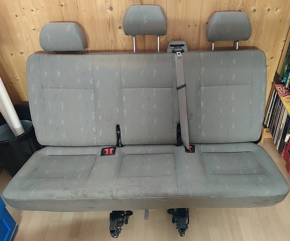 VW Alle Ersatzteile: VW T5 3-er Sitzbank – Gebraucht aus Hildisrieden von angi_sara 1