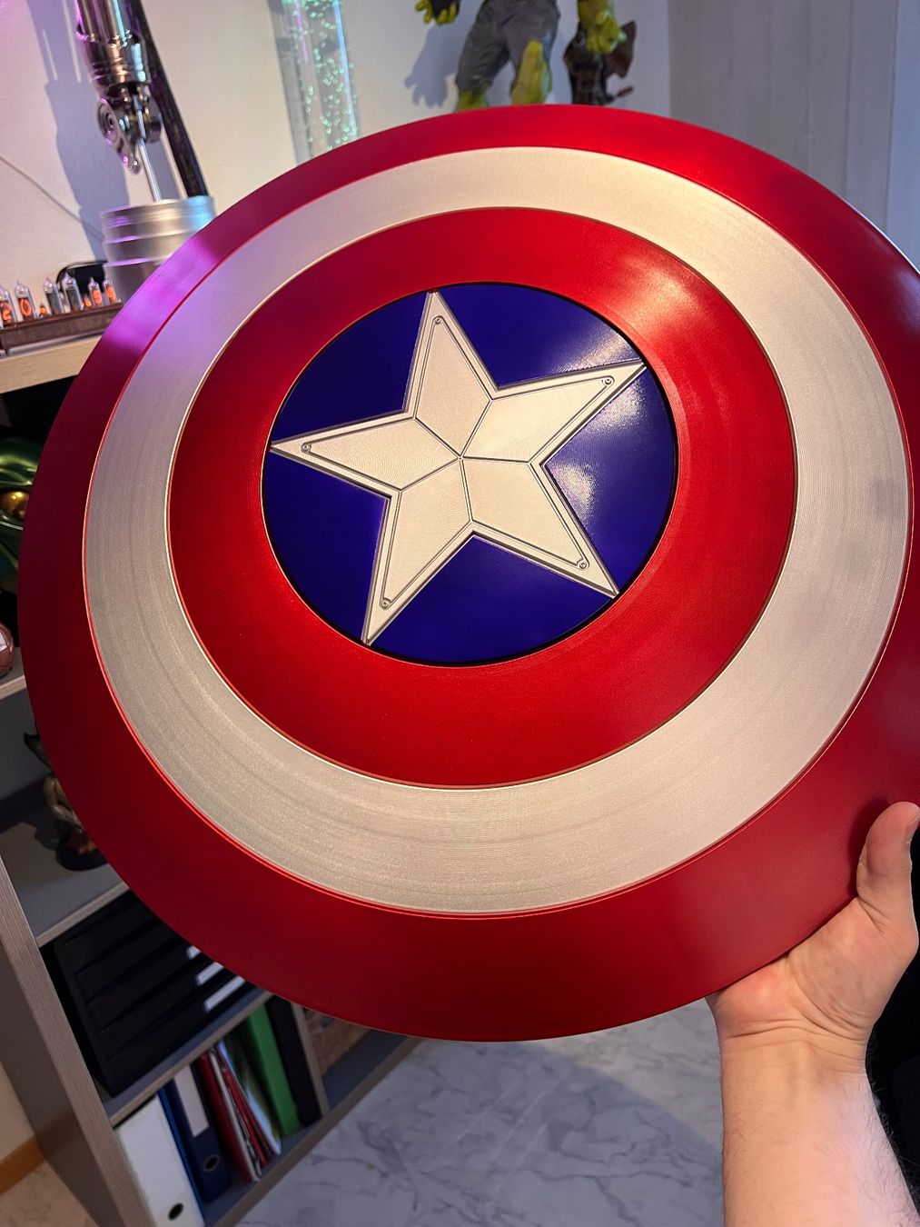 Giocattoli: Marvel Captain America Schild 1:1 grösse 60cm – Nuovo (secondo la descrizione) da Lohn-Ammannsegg venduto da JarvisSystem2.0