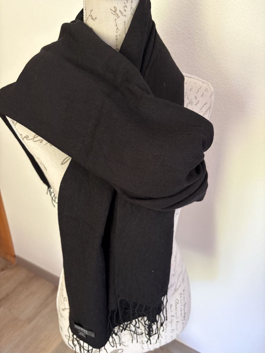 Globus Foulards & écharpes: Châle-écharpe Globus Pashmina Soie – D'occasion à Zweisimmen par Domii