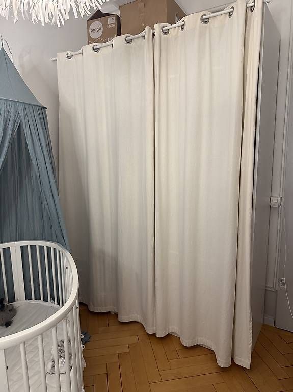 Ikea Armadi: Armoire PAX IKEA – Usato da Fribourg venduto da val093060