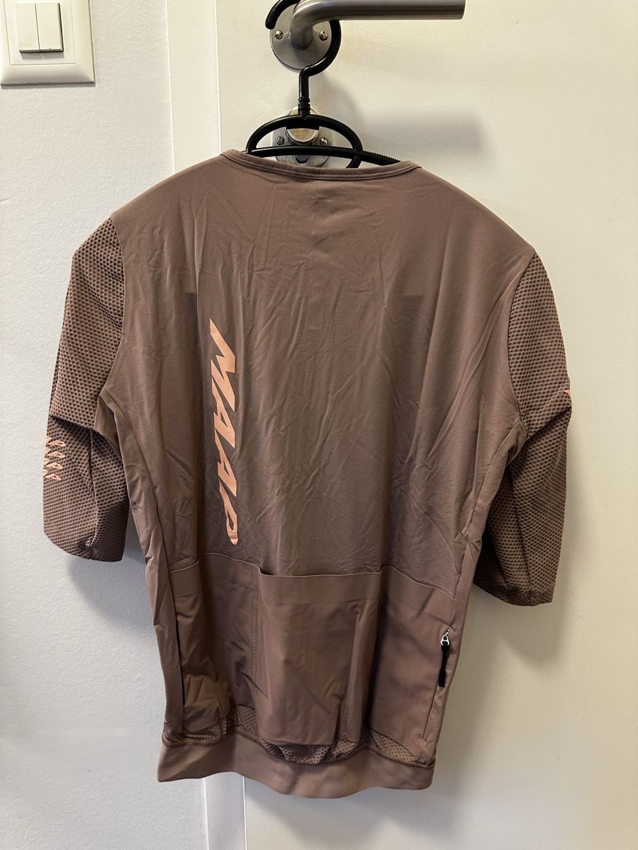 Canottiere & Pantaloni: MAAP cycling Emerge Jersey  – Nuovo e nell'imballaggio originale da Carouge GE venduto da cytoplan 1